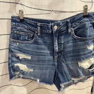 AEO Distressed High-Rise Shortie